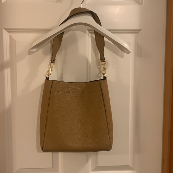 Tory Burch McGraw Bucket Bag - Picture 4 of 9